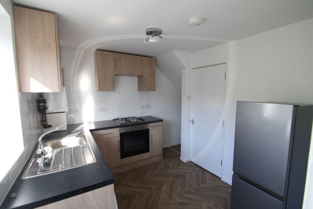 2 bed property in Rowdowns Road, Dagenham